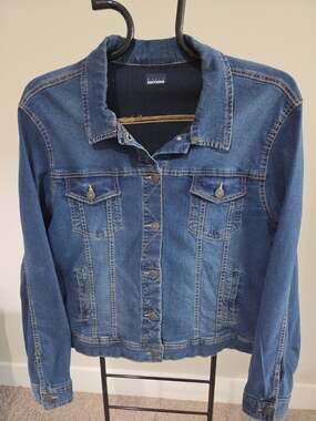 RETIRED Basic Editions Size XL Med Wash Denim Jacket Cotton Poly Spandex EUC